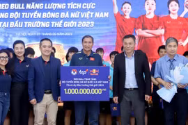 Tuyển nữ Việt Nam nhận phần thưởng đặc biệt