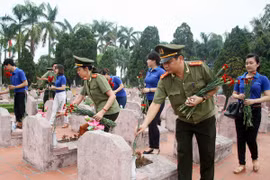 Cục An ninh tài chính, tiền tệ, đầu tư dâng hương tưởng niệm các liệt sỹ