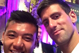 Lý Hoàng Nam khoe ảnh "tự sướng" với các siêu sao quần vợt