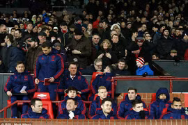 M.U bất ngờ tặng 2.300 áo đấu cho CĐV