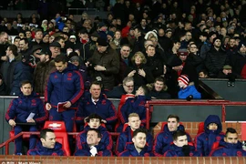 M.U bất ngờ tặng 2.300 áo đấu cho CĐV