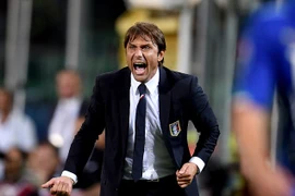 Tỷ phú Abramovich gặp riêng ứng viên Conte trên du thuyền