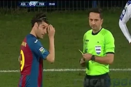 13 vàng và 3 thẻ đỏ trong trận đấu "bẩn" nhất Romania