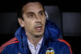 Valencia bất ngờ sa thải Neville