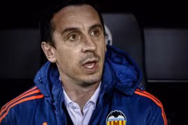 Valencia bất ngờ sa thải Neville