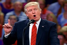 Ông Donald Trump kêu gọi điều tra Quỹ Clinton