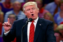 Ông Donald Trump kêu gọi điều tra Quỹ Clinton