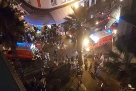 Pháo nổ gây náo loạn tại khu du lịch ở Pháp, nhiều người giẫm đạp lên nhau