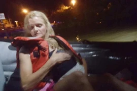 Bé gái 23 tháng tuổi sống sót thần kỳ sau 1 giờ dưới nước