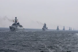 Máy bay, tàu chiến Trung Quốc rầm rộ tập trận trên Biển Hoa Đông