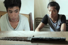 Bịt mặt, múa dạo, cướp tài sản của lái xe trên Quốc lộ 1A