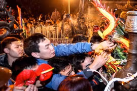 Khi lễ hội trở thành "cỗ máy" kiếm tiền