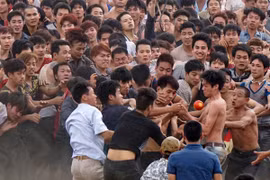 Đừng chăm chăm đi lễ hội vì nhìn thấy món lợi nào đó