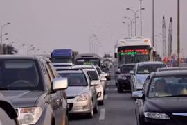 Bến xe người chật như nêm