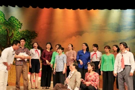 "Bệnh sỹ" cán mốc 100 đêm diễn