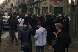 CĐV Đức và Ukraine gây náo loạn đường phố Lille