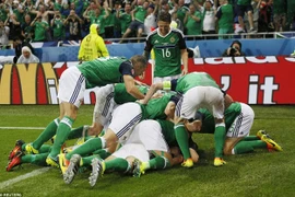 Gây sốc cho Ukraine, Bắc Ailen thắp lên hy vọng đua tranh