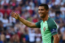 Ronaldo đi vào lịch sử EURO