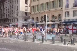 CĐV Anh và Nga hỗn chiến kinh hoàng ở Marseille 