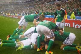 Bắc Ailen lập kỳ tích ghi tên vào vòng knock-out