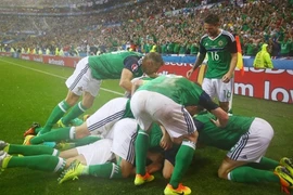 Bắc Ailen lập kỳ tích ghi tên vào vòng knock-out