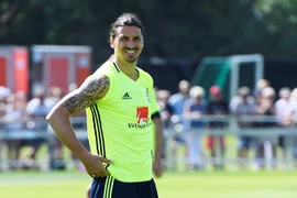 Đội tuyển Thụy Điển "đặc cách" để Ibrahimovic ký hợp đồng với M.U