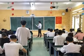 Chính thức: Không cấm dạy thêm, nhà giáo được hưởng lương cao nhất trong hệ thống thang bậc lương 