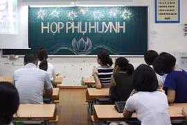 Các trường có được phép thu tiền của phụ huynh để mua điều hòa, máy chiếu đầu năm học?