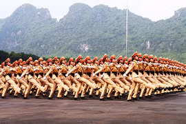 Bộ Công an lý giải việc cần tăng ngay 2 tuổi với sĩ quan có hạn tuổi phục vụ cao nhất dưới 60 tuổi