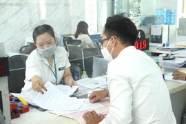 Hàng loạt chính sách quan trọng về tiền lương, bảo hiểm được áp dụng từ tháng 4-2023