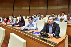 Biện pháp nào để kiểm soát việc bỏ tiền đặt cọc tham gia đấu giá số điện thoại?