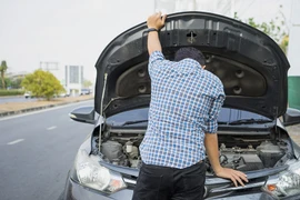 Dừng đỗ giữa đường do xe hỏng dẫn đến tai nạn, tài xế có bị xử phạt?