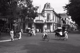 Gió Âu mưa Á