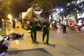 Chạy xe máy ngược chiều, người đàn ông bị xe bồn cán chết