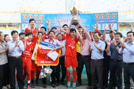 Khoảnh khắc vinh danh tại giải bóng đá học sinh THPT Hà Nội 2016