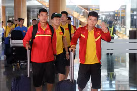 Thầy trò HLV Hữu Thắng đã tới Nay Pyi Taw, chuẩn bị tập buổi đầu tiên