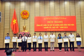 Hà Nội trao giải cuộc thi viết gương điển hình người tốt, việc tốt 2016