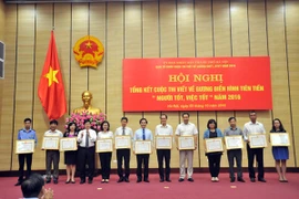 Hà Nội trao giải cuộc thi viết gương điển hình người tốt, việc tốt 2016