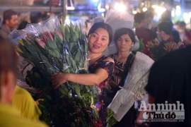 Hoa tươi ngày 20-10: Đắt gấp đôi vẫn cháy hàng