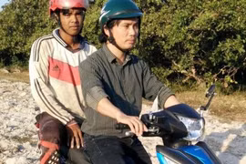 Bộ trưởng Giáo dục gửi thư khen thầy giáo vượt rừng vào rẫy tìm học sinh