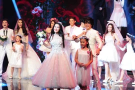 Cặp đôi hoàn hảo: Ấn tượng với màn đám cưới tập thể