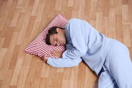 Mẹo hay để ngủ ngon khi bị mất điện giữa đêm hè nóng nực