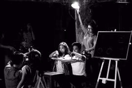 Phan Hiển - Minh Hằng "dụ" học trò làm video ca nhạc