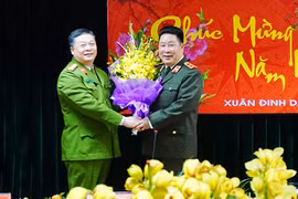 Đẩy mạnh cải cách hành chính