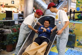 "Máng trượt vui vẻ"