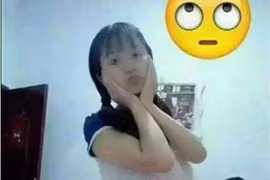 Bà mẹ thiếu niên gây sốc vì khoe bụng bầu