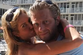 Kiện hôn thê cũ đòi nhẫn 30.000USD