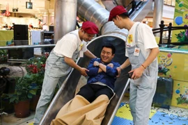 "Máng trượt vui vẻ"