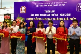 Triển lãm ảnh kỷ niệm 10 năm Thủ đô Hà Nội mở rộng địa giới hành chính