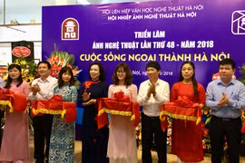 Triển lãm ảnh kỷ niệm 10 năm Thủ đô Hà Nội mở rộng địa giới hành chính